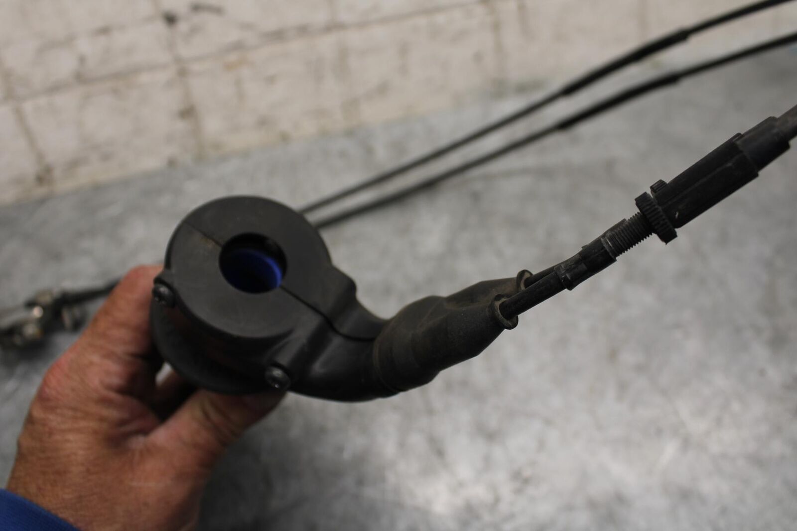 2009 Kawasaki Ninja ZX6R ZX600R THROTTLE CABLE LINE HOUSING GUIDE BB538