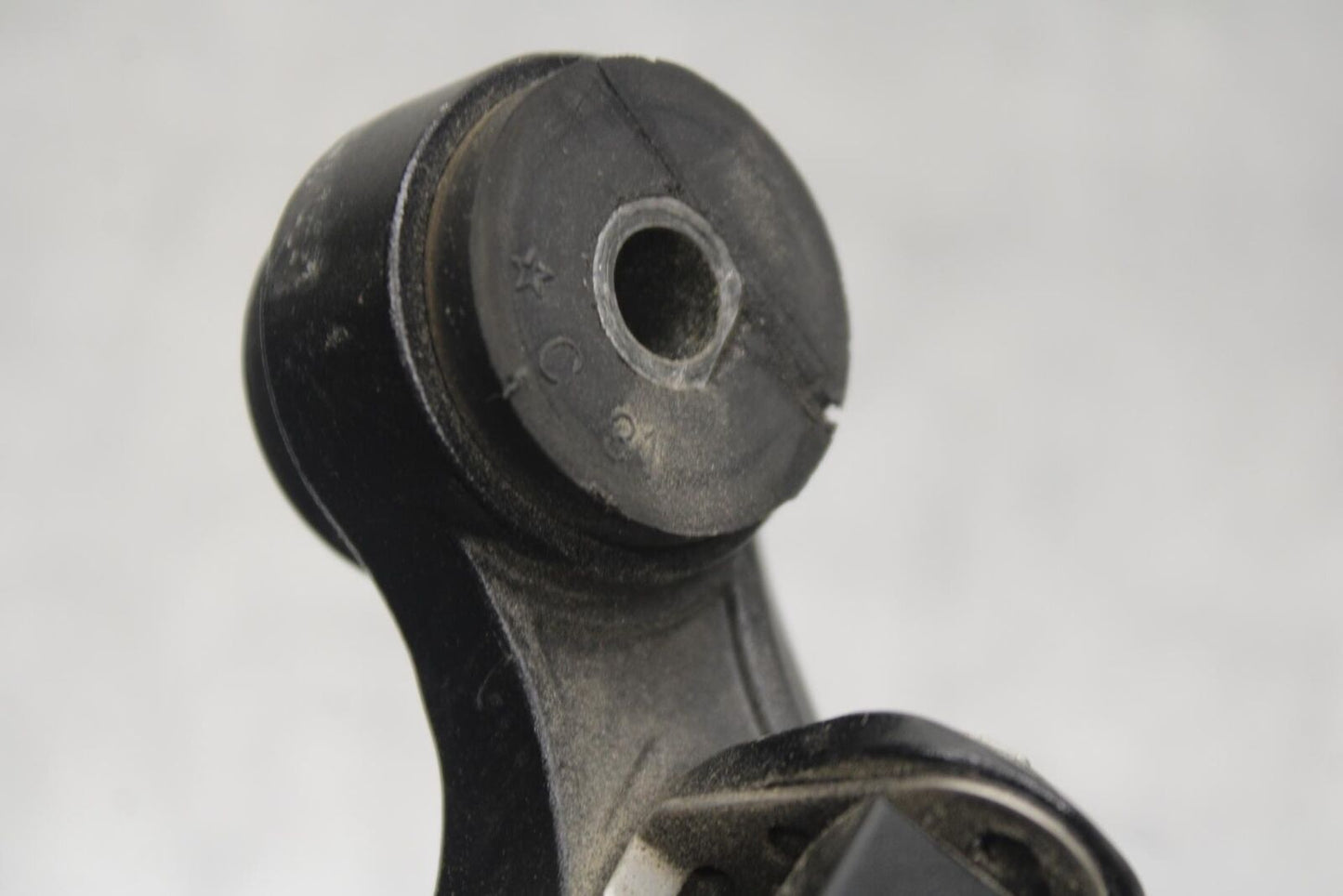 2011 Suzuki GSXR600 REAR BACK PASSENGER PEG SET PAIR BB602
