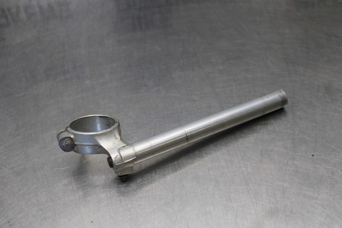 05-06 SUZUKI GSXR1000 RIGHT CLIP ON HANDLEBAR BB773