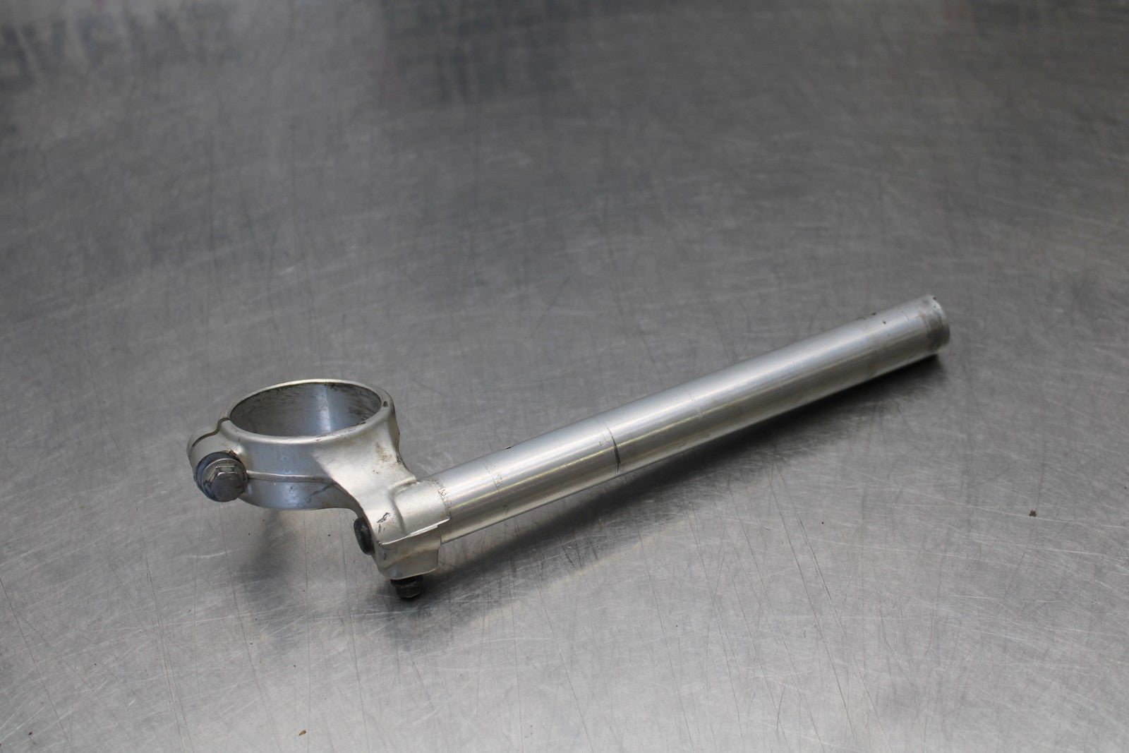 05-06 SUZUKI GSXR1000 RIGHT CLIP ON HANDLEBAR BB773