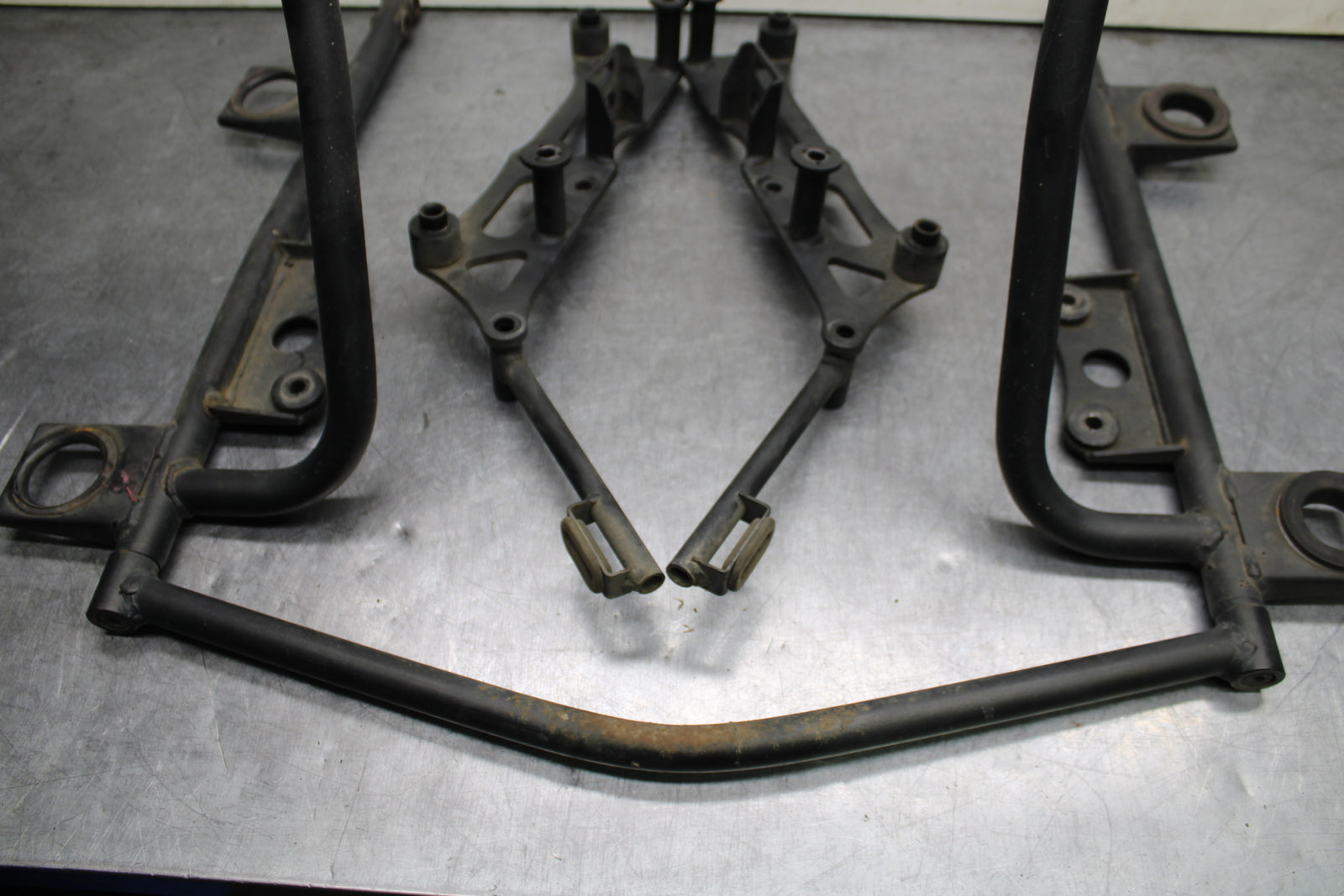 03-08 KAWASAKI VULCAN 1600 SADDLEBAG SUB FRAME STAY MOUNTS BB754