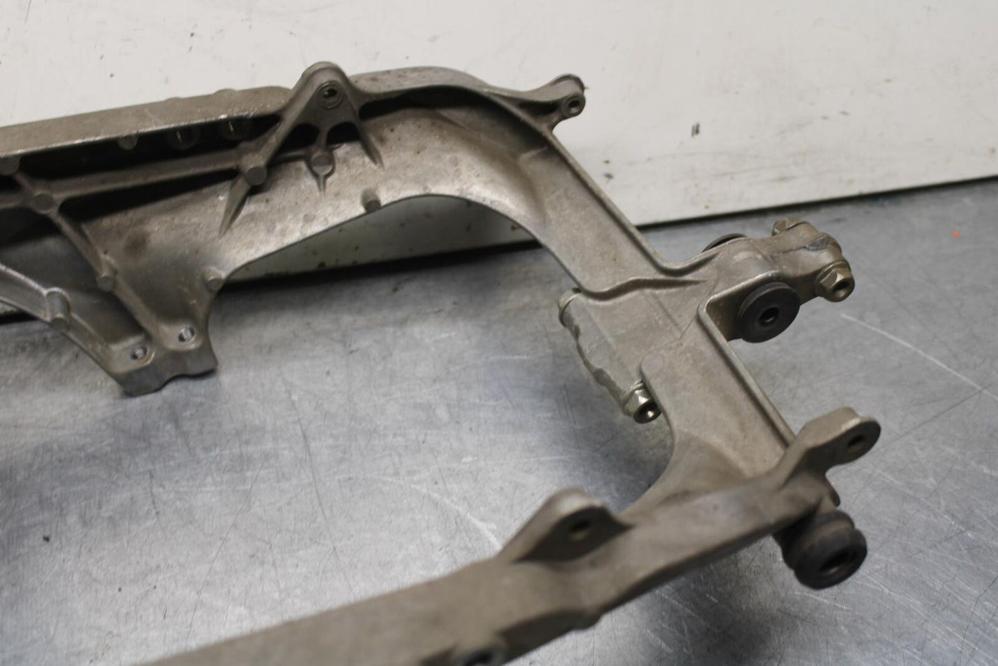 03-04 HONDA CBR600RR REAR SUBFRAME BACK SUB FRAME 50200-MEE-000 BB637