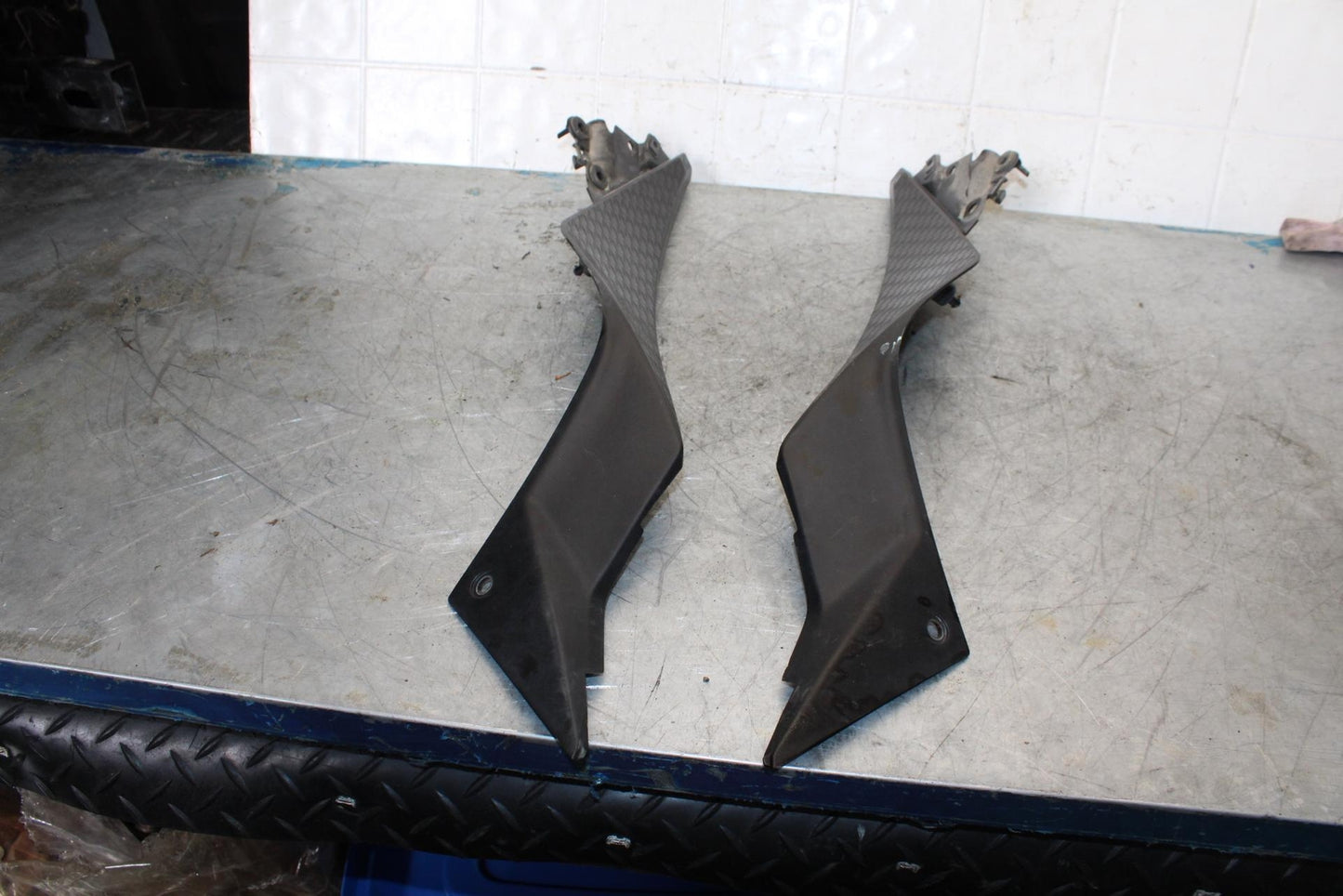 13-17 KAWASAKI NINJA 300 RIGHT LEFT GAS FUEL TANK PANELS COVERS TRIM SET BB429 