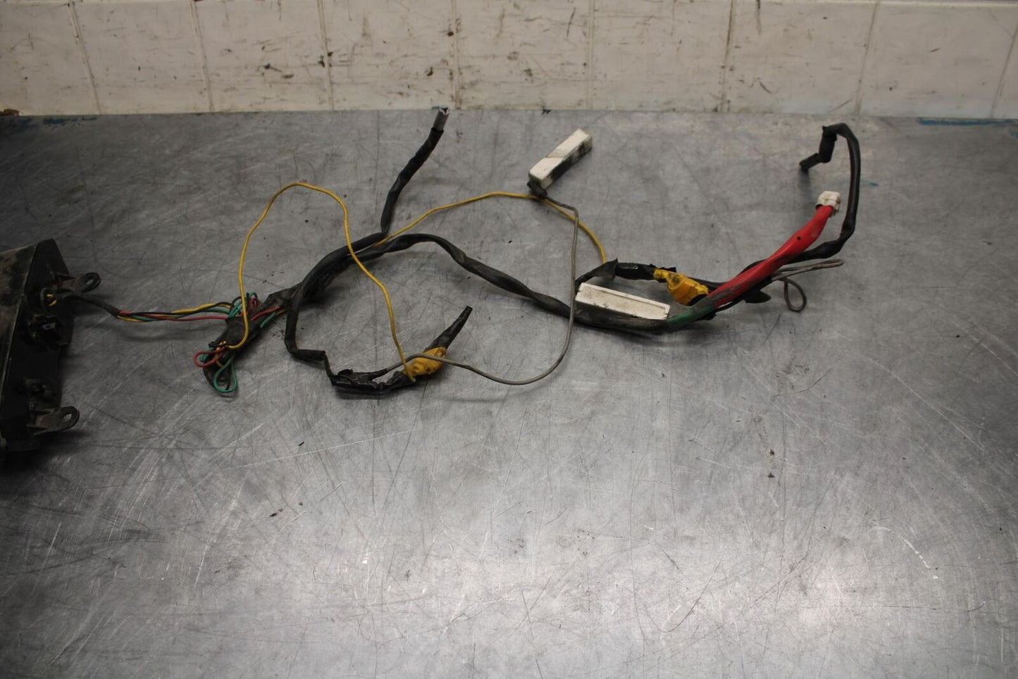 05 YAMAHA YZF R6S AFTERMARKET REAR TAIL TAILLIGHT BACK BRAKE LIGHT BB462