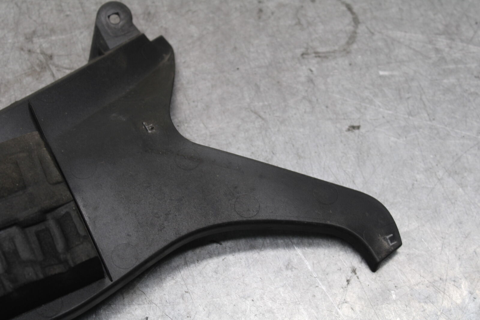 13-18 KAWASAKI NINJA ZX6R CENTER REAR BACK TAIL FAIRING COWL  BB682