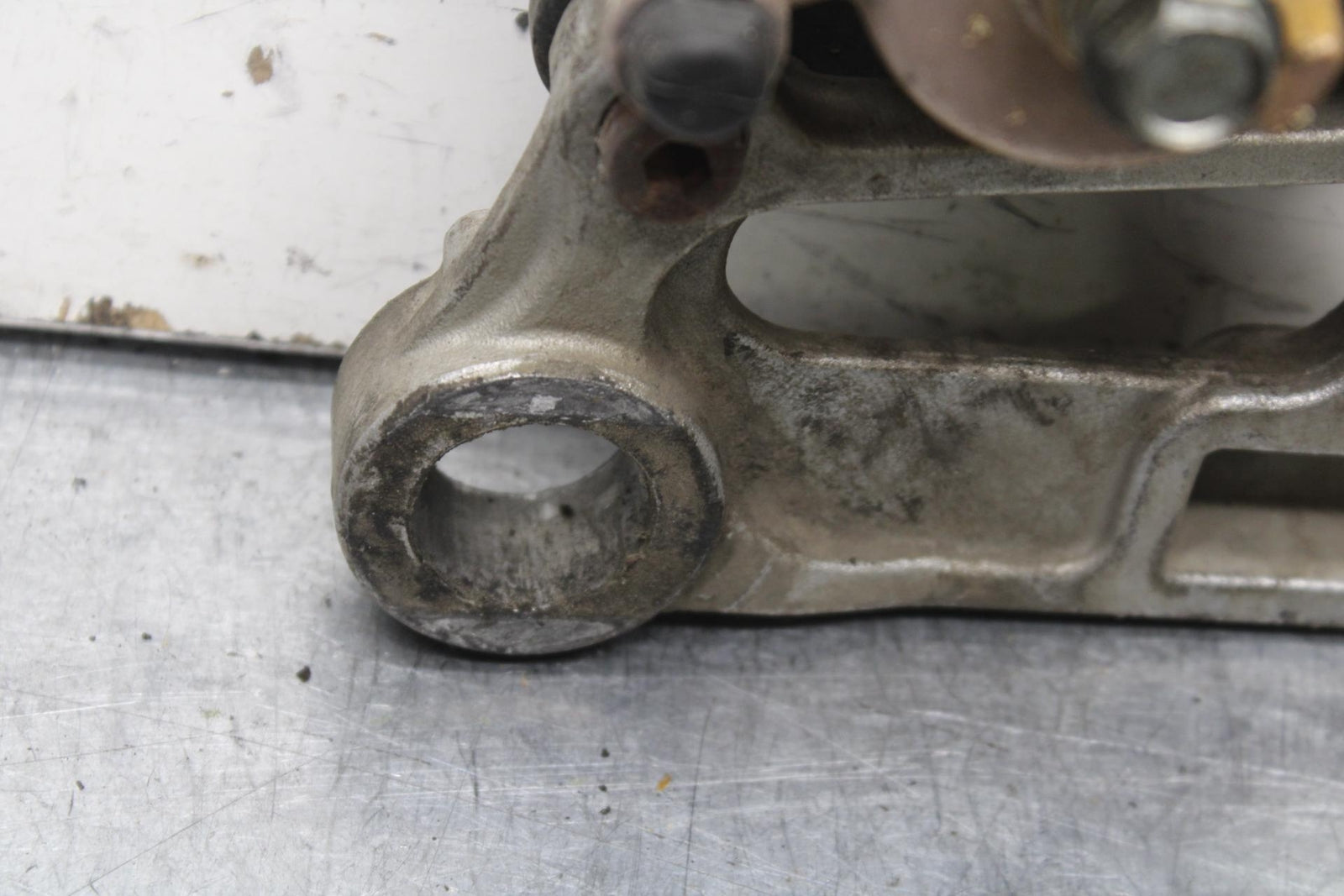 03-04 KAWASAKI NINJA ZX6RR REAR BACK BRAKE CALIPER W MOUNT BRACKET BB105