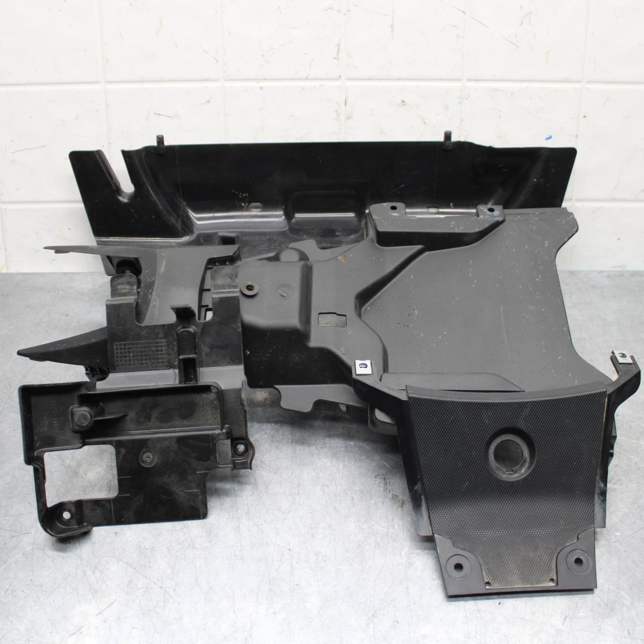 20 SUZUKI GSXR 1000 RIGHT MID UPPER SIDE FAIRING COWL PLASTIC BB597