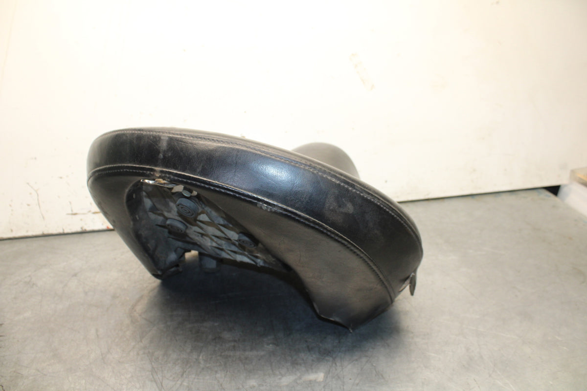 99-00 YAMAHA V STAR 1100 FRONT DRIVERS SEAT BB711