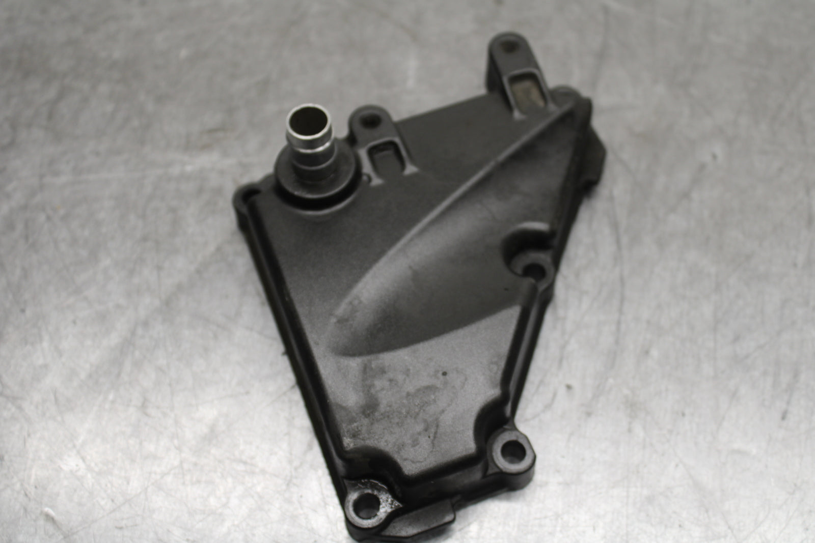 06 YAMAHA YZF R6 ENGINE MOTOR CRANK CASE VENT COVER BB716
