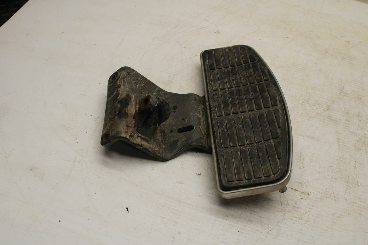 98-04 SUZUKI INTRUDER 1500 VL1500 REAR PASSENGER FOOT STEP PEG BB359