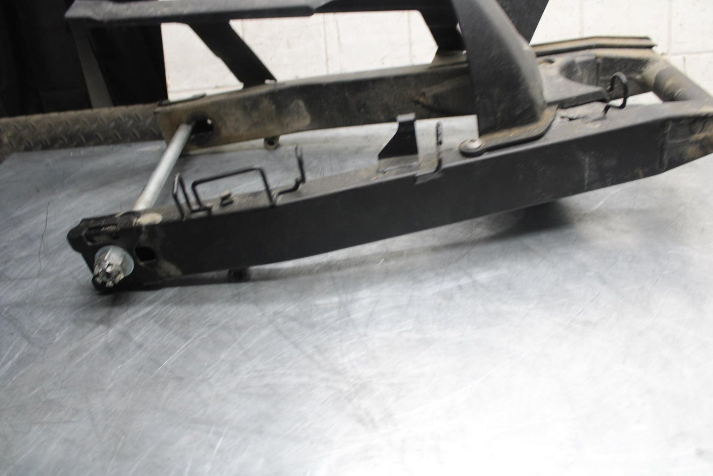 2013 Kawasaki Ninja 300 EX300B ABS REAR SWINGARM BACK SUSPENSION SWING ARM BB518