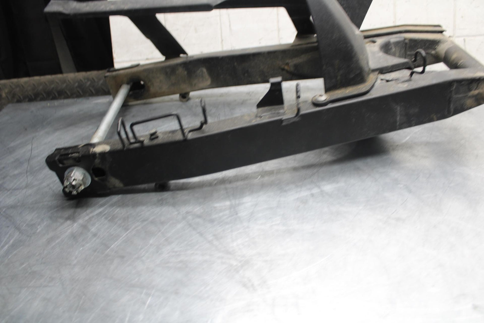 2013 Kawasaki Ninja 300 EX300B ABS REAR SWINGARM BACK SUSPENSION SWING ARM BB518