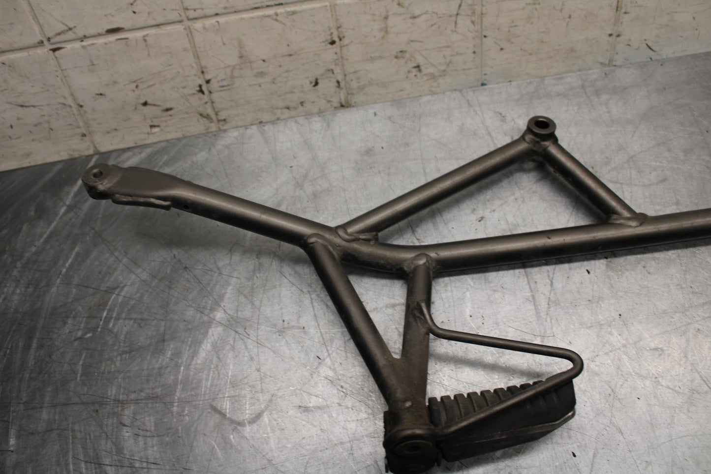 11-14 KAWASAKI VERSYS 650 LE 650C RIGHT REAR BACK PASSENGER PEG BB498