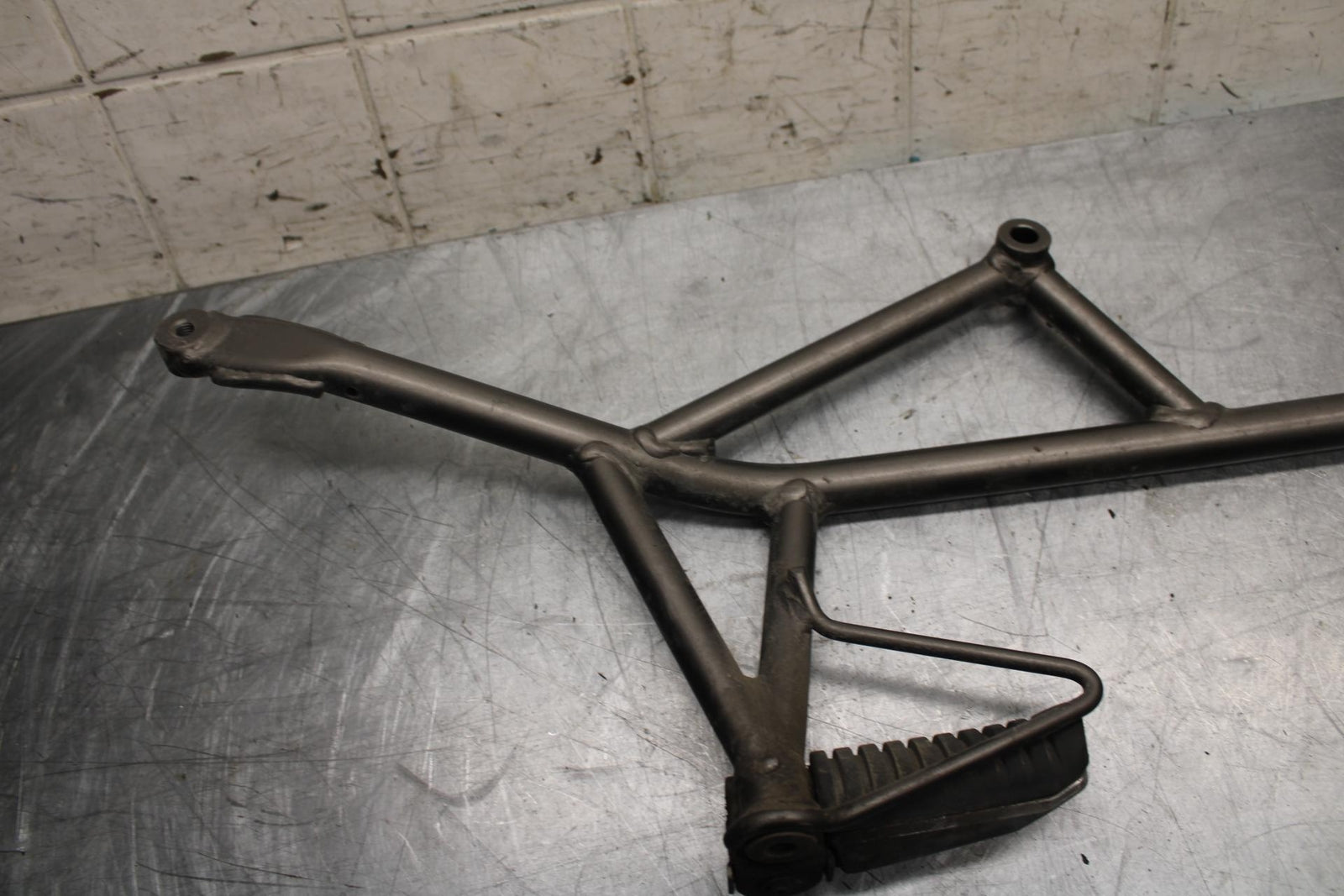 11-14 KAWASAKI VERSYS 650 LE 650C RIGHT REAR BACK PASSENGER PEG BB498