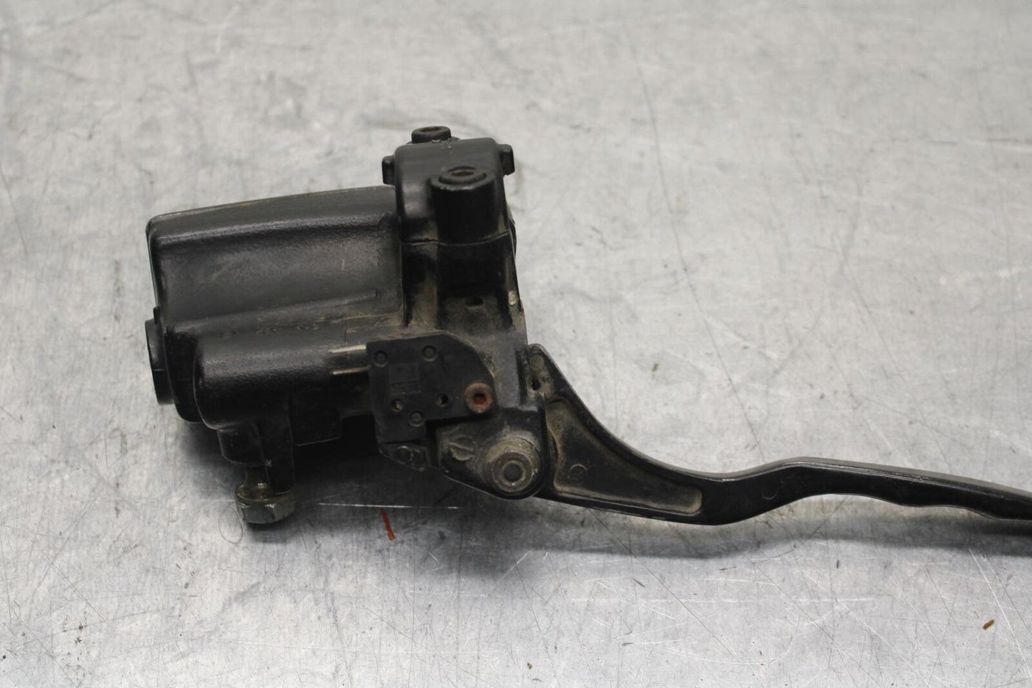1985 Kawasaki Ninja 900R ZX900A FRONT BRAKE MASTER CYLINDER w/ LEVER BB84