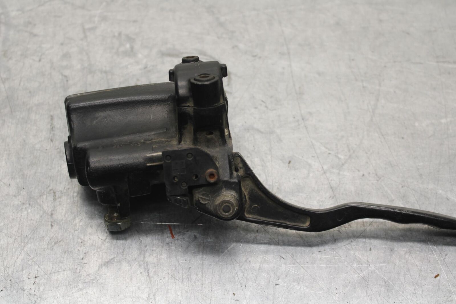 1985 Kawasaki Ninja 900R ZX900A FRONT BRAKE MASTER CYLINDER w/ LEVER BB84
