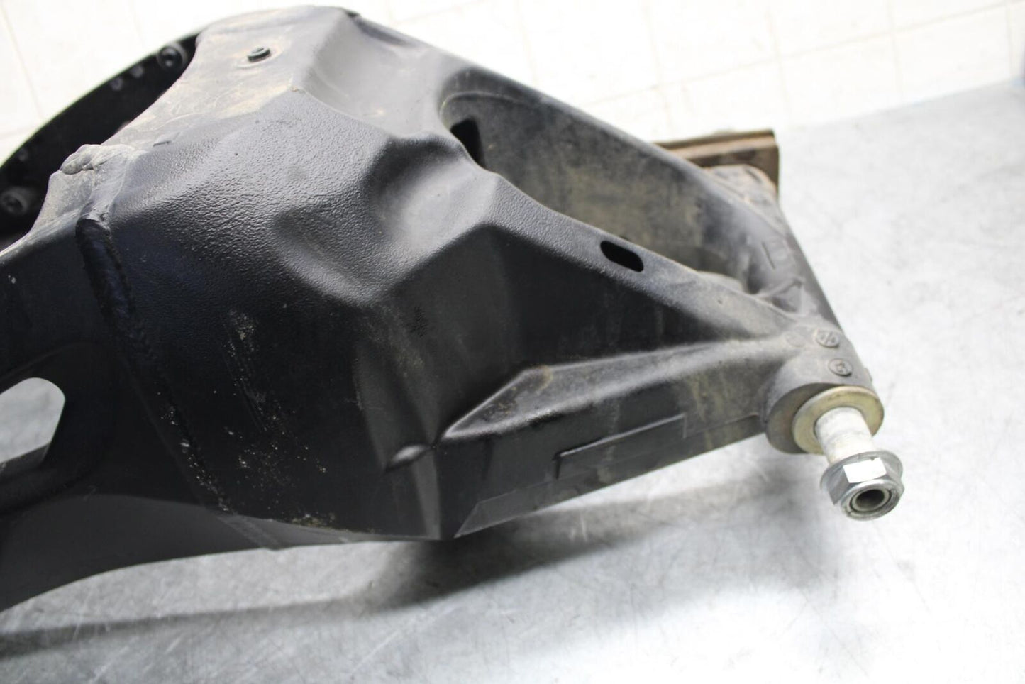 2007 Suzuki GSXR600  SWINGARM BACK SUSPENSION SWING ARM 61000-01H00-YAP BB540