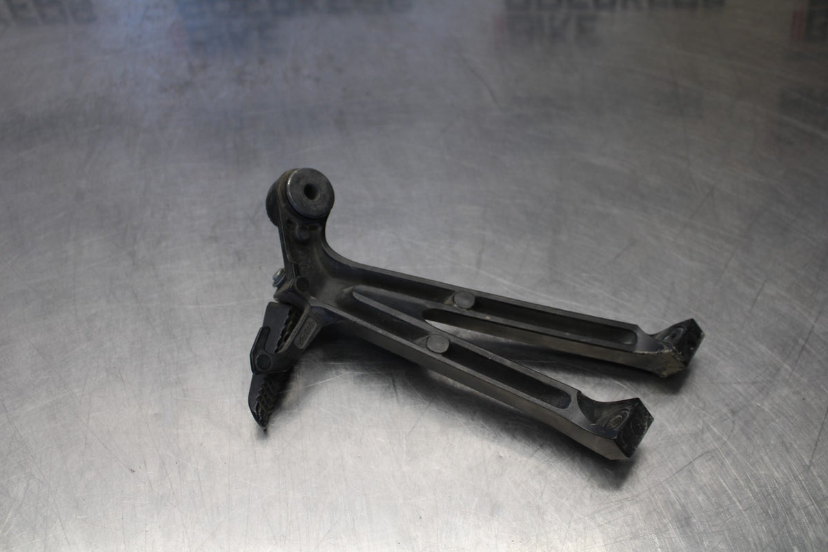 18 SUZUKI GSXR750 RIGHT REAR BACK PASSENGER PEG BB891