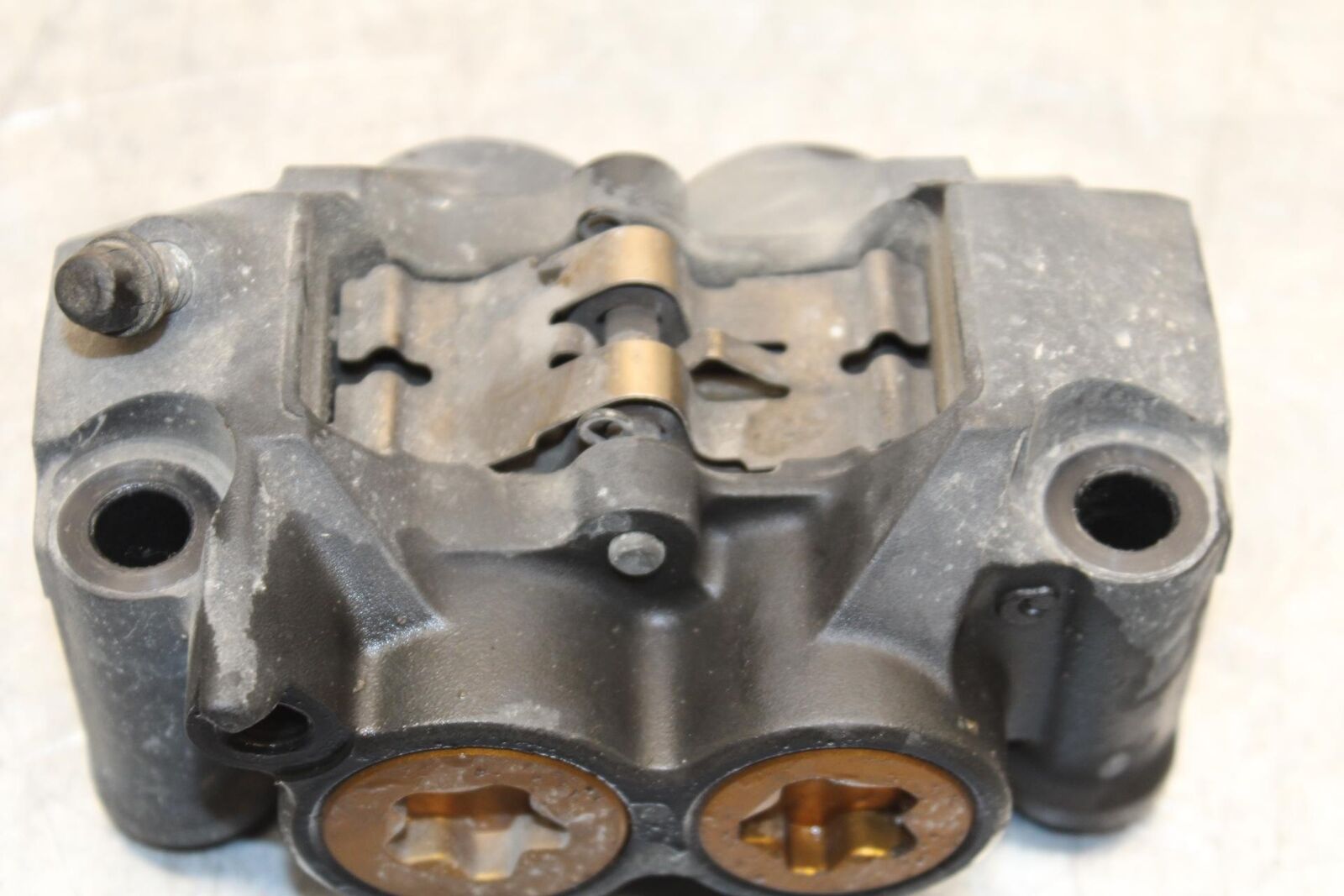 2006 Yamaha YZF R6 RIGHT LEFT FRONT BRAKE CALIPER SET PAIR CALIPERS BB560