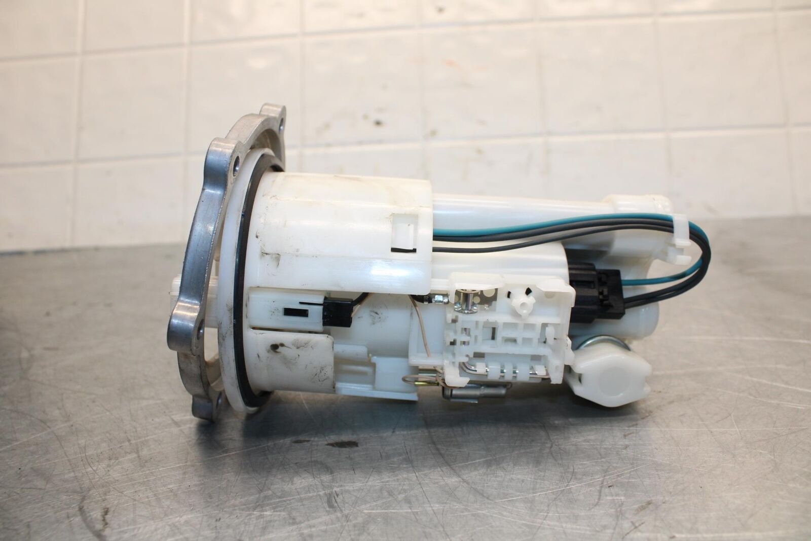 09-14 YAMAHA YZF R1 FUEL PUMP GAS PETROL SENDER UNIT BB448