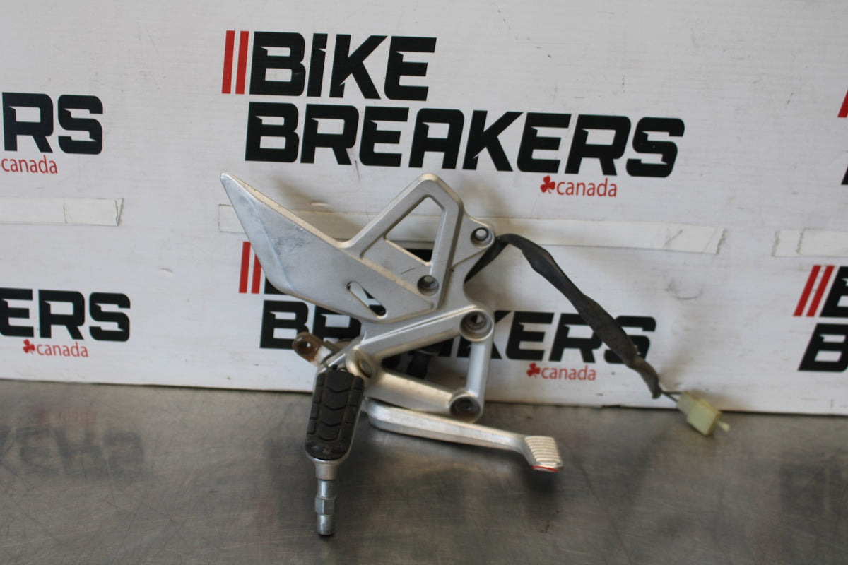 06-07 HONDA INTERCEPTOR 800 VFR800 RIGHT REARSET REAR SET DRIVER FOOT PEG BB917