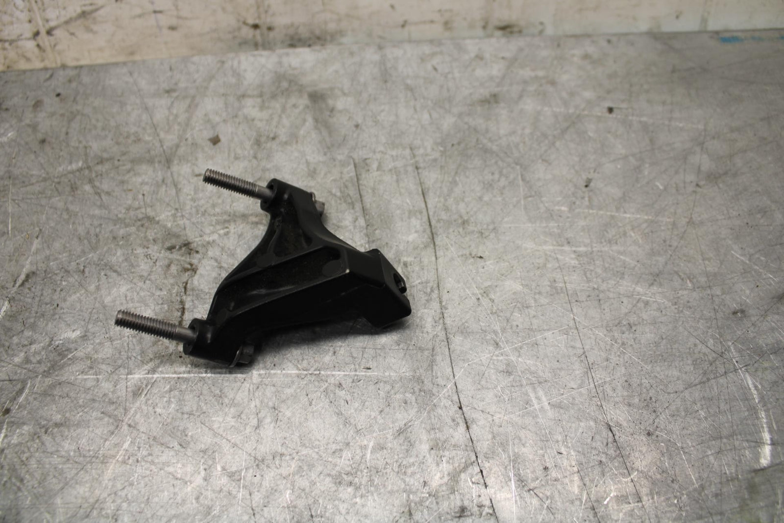 2009 Kawasaki Ninja ZX6R ZX600R CLUTCH CABLE HOLDER MOUNT STAY BRACKET BB44