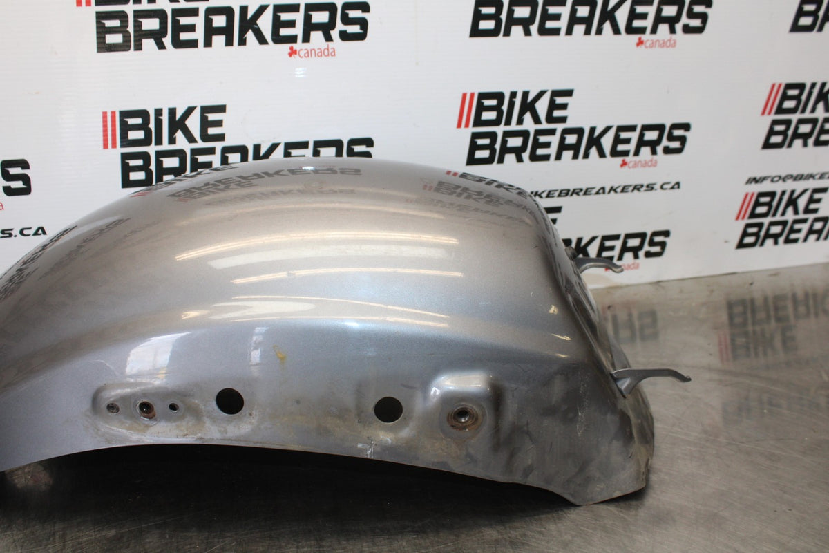 05 TRIUMPH ROCKET III REAR BACK WHEEL FENDER MUD GUARD BB186