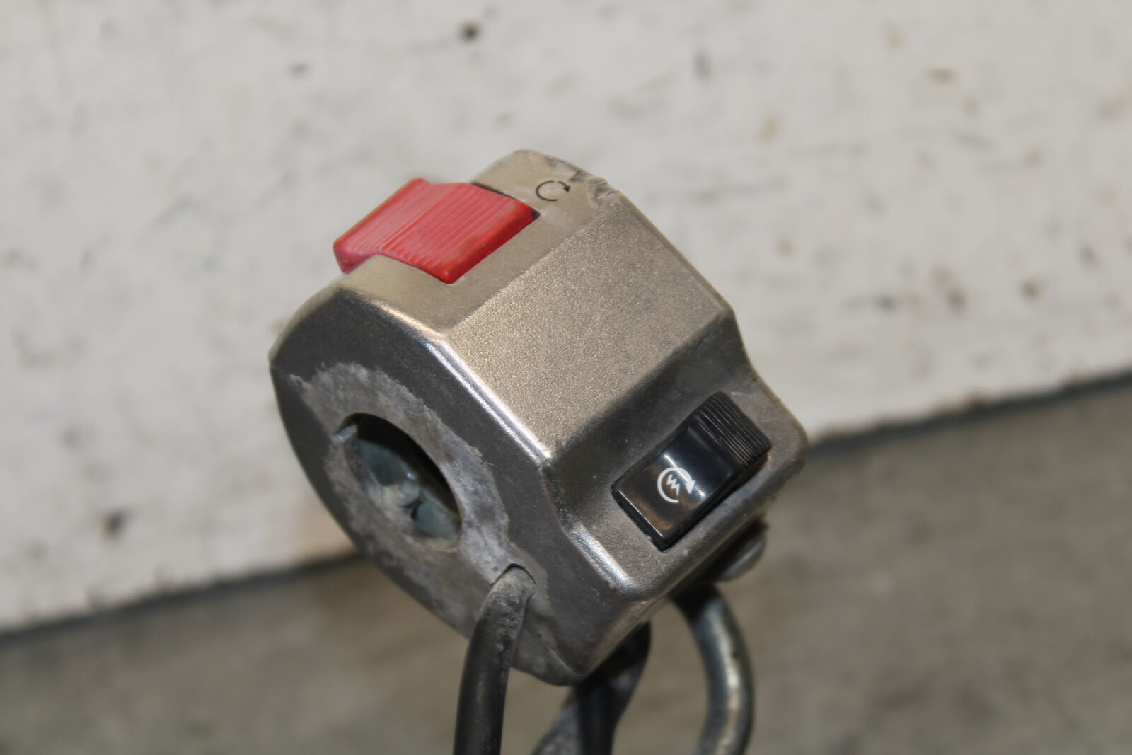 87-03 SUZUKI INTRUDER 1400 VS1400GLP RIGHT HANDLE KILL OFF START SWITCH  BB702