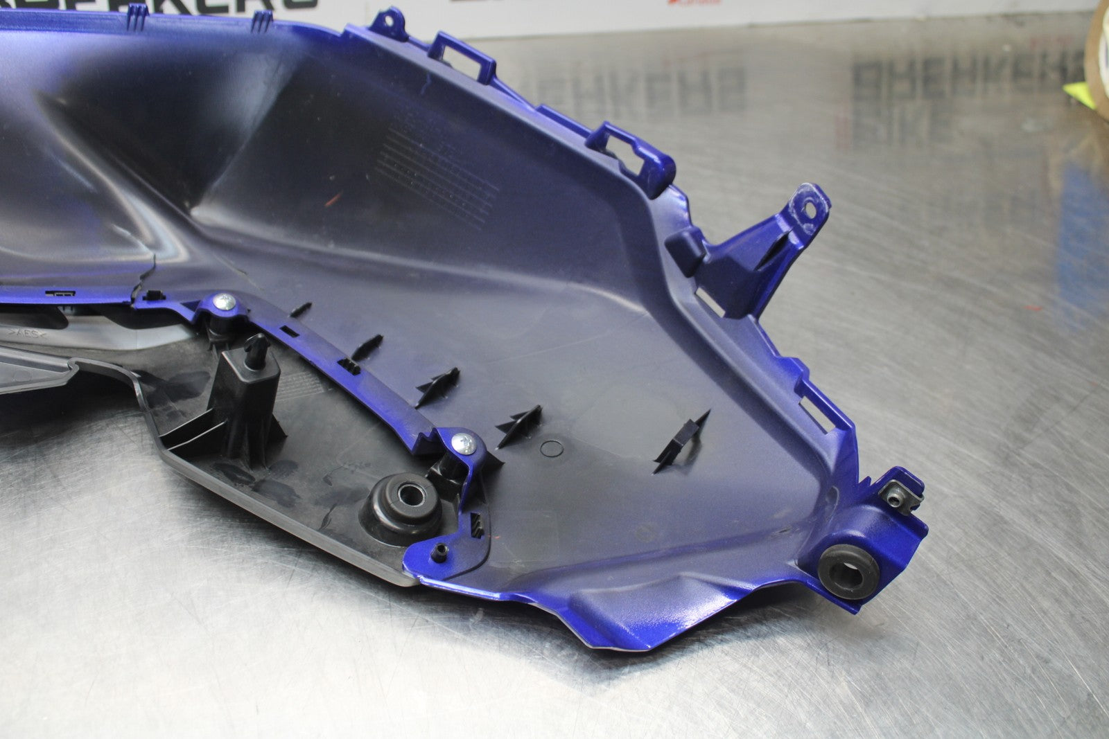 23-24 YAMAHA MT-07 RIGHT FRONT UPPER MID SIDE FAIRING COWL PLASTIC BB194