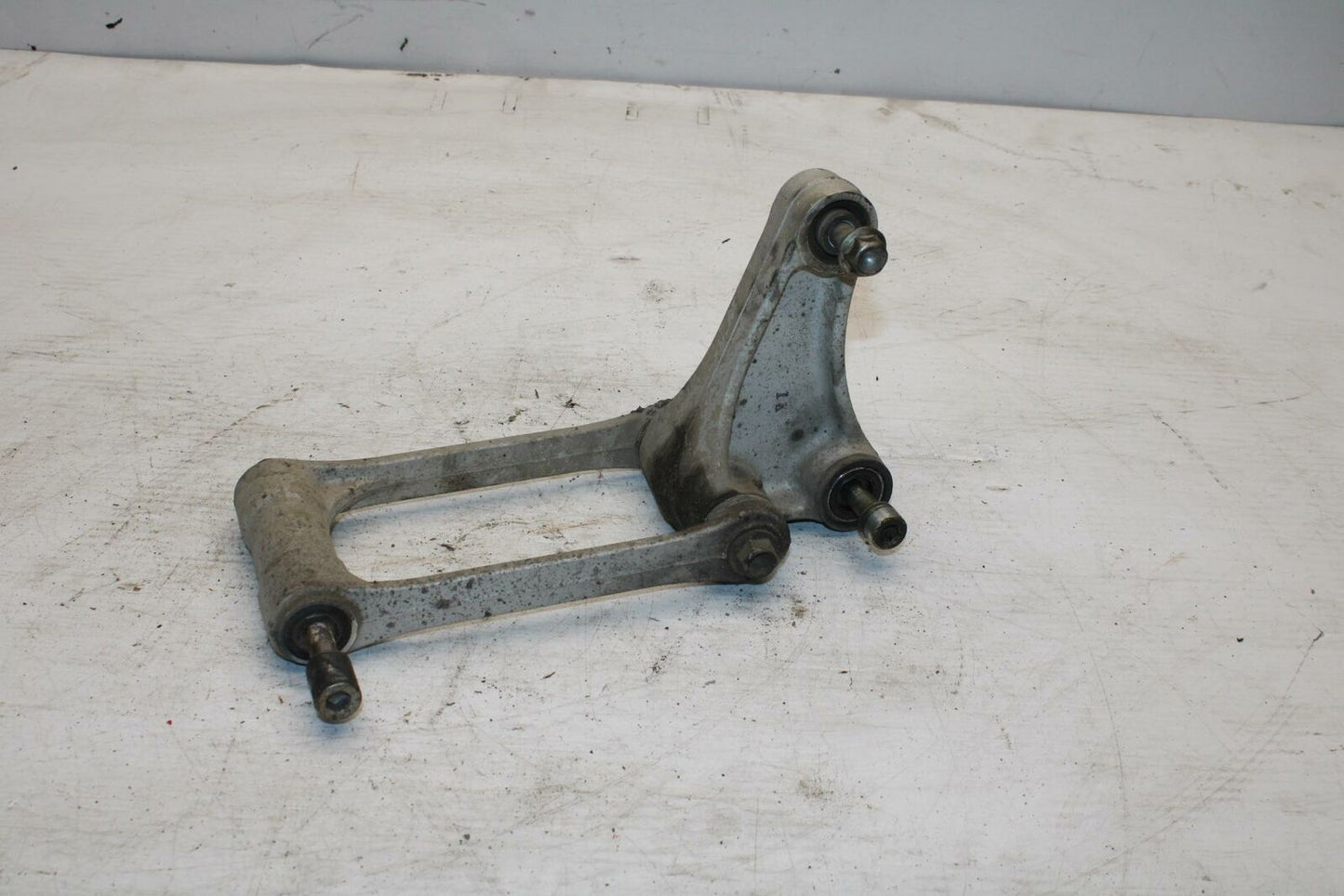 04-05 HONDA CBR1000RR REAR DOGBONE SHOCK LINKAGE LINK BB285