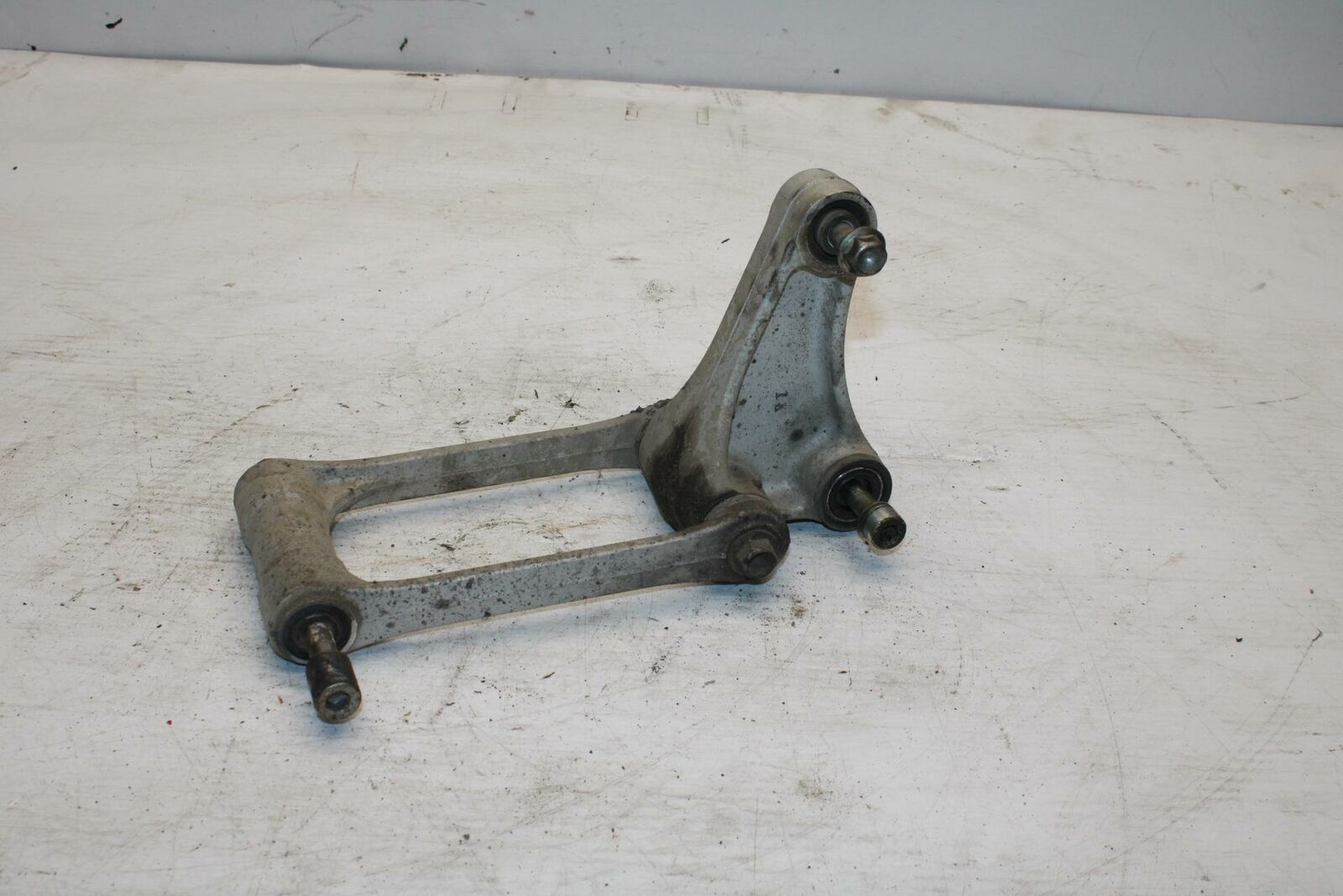 04-05 HONDA CBR1000RR REAR DOGBONE SHOCK LINKAGE LINK BB285