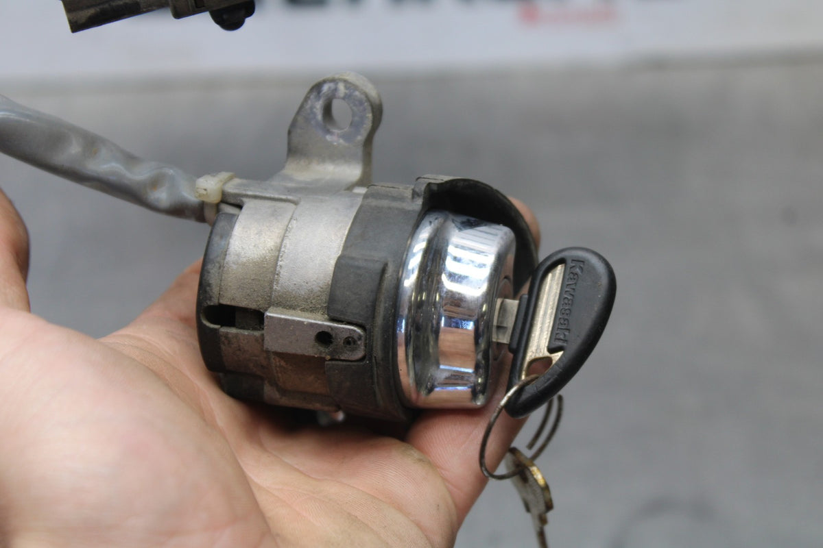 08 KAWASAKI VULCAN 1600 VN1600D NOMAD IGNITION KEY GAS SEAT HELMET LOCK BB904