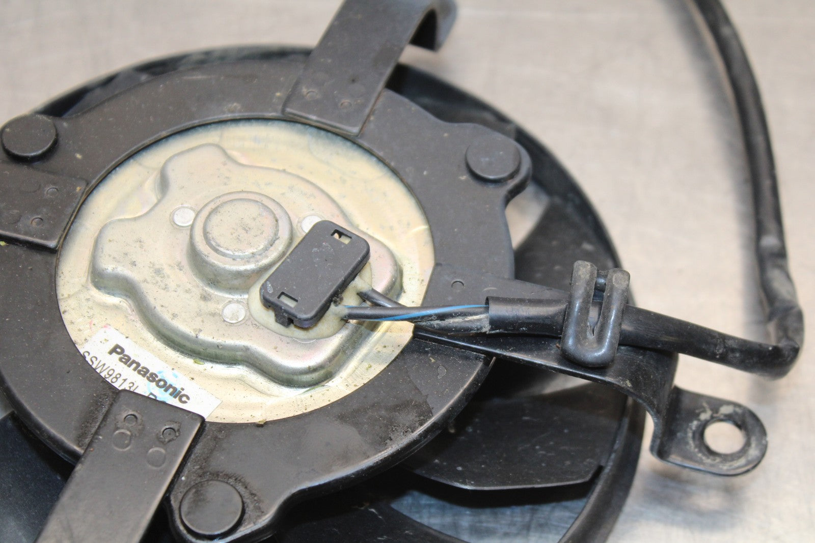 08 KAWASAKI VULCAN 900 ENGINE RADIATOR COOLING FAN BB184