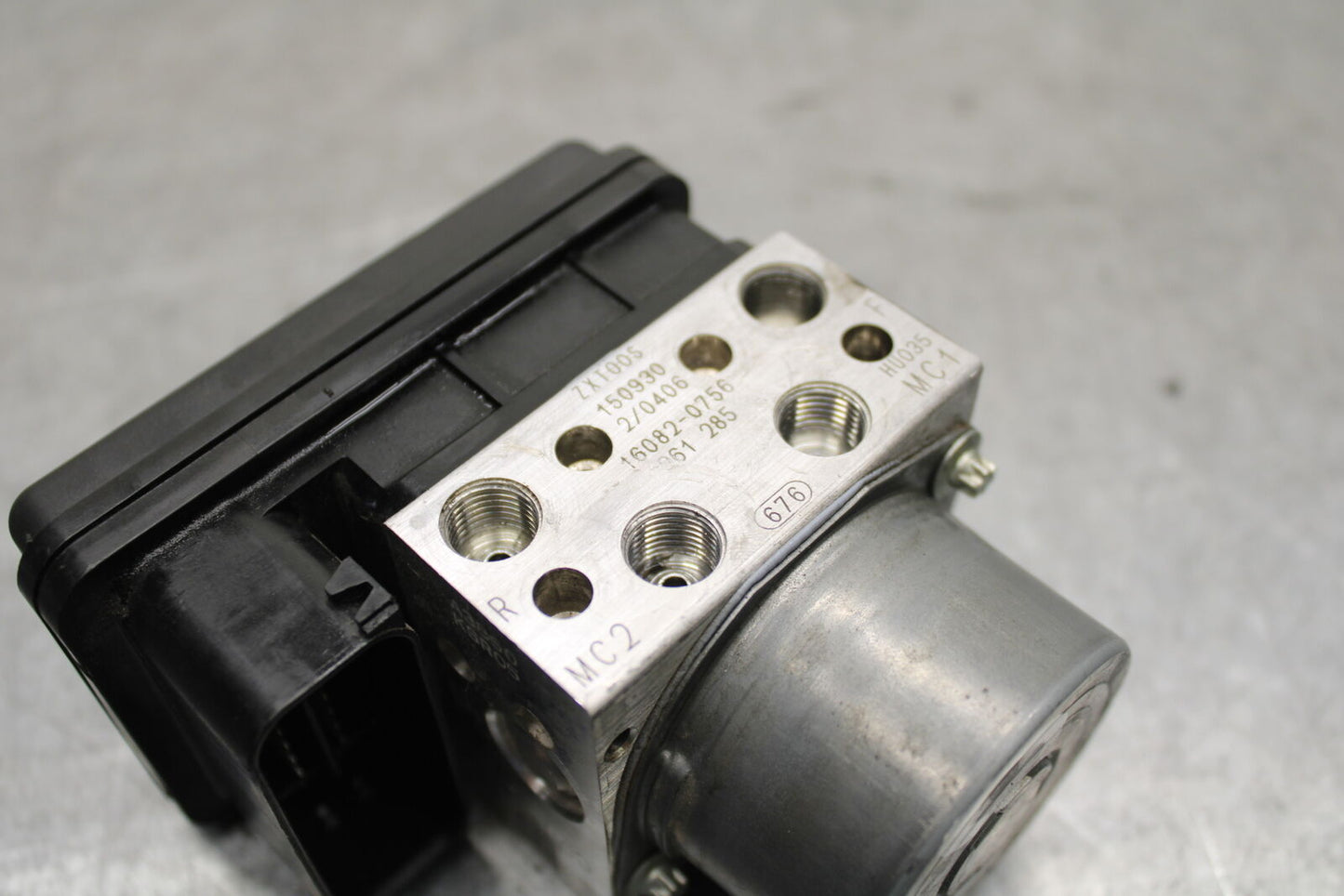 16 KAWASAKI NINJA ZX10R ABS PUMP UNIT MODULE 16082-0757 BB650