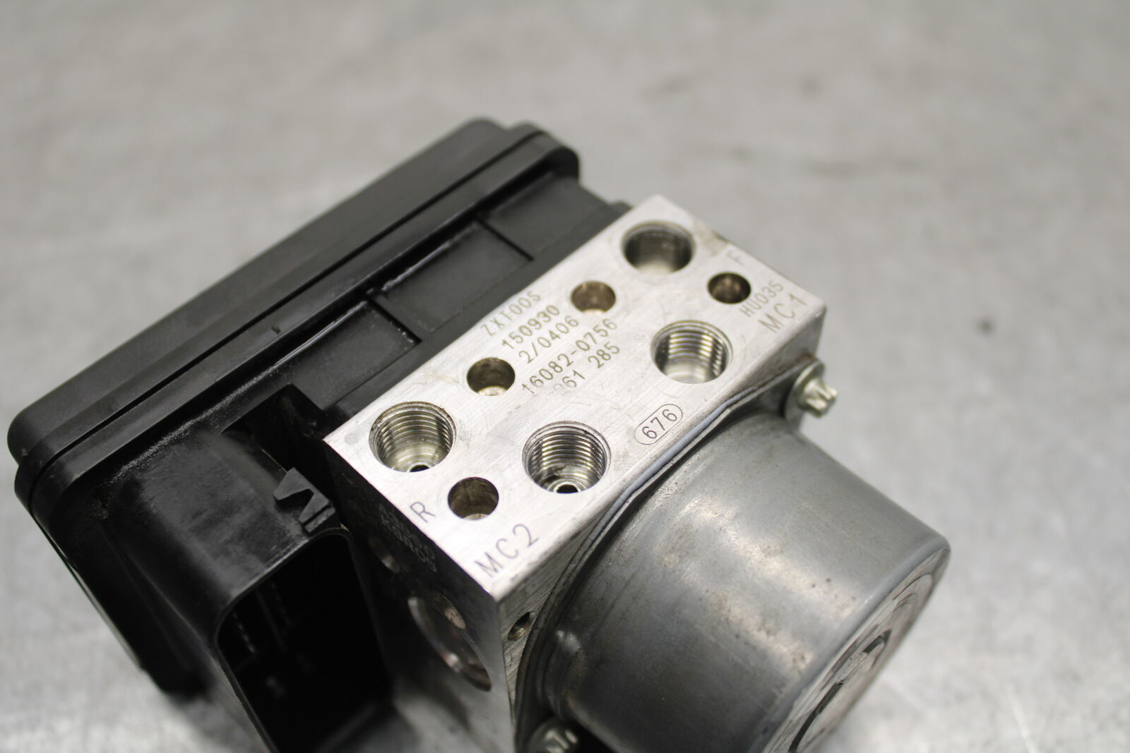 16 KAWASAKI NINJA ZX10R ABS PUMP UNIT MODULE 16082-0757 BB650