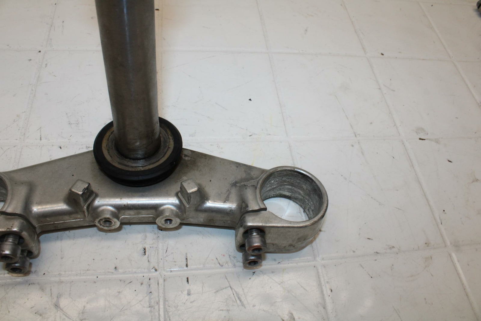 99-02 YAMAHA YZF R6/ FRONT FORKS LOWER TRIPLE TREE STEM 5EB-23340-00-00 BB09