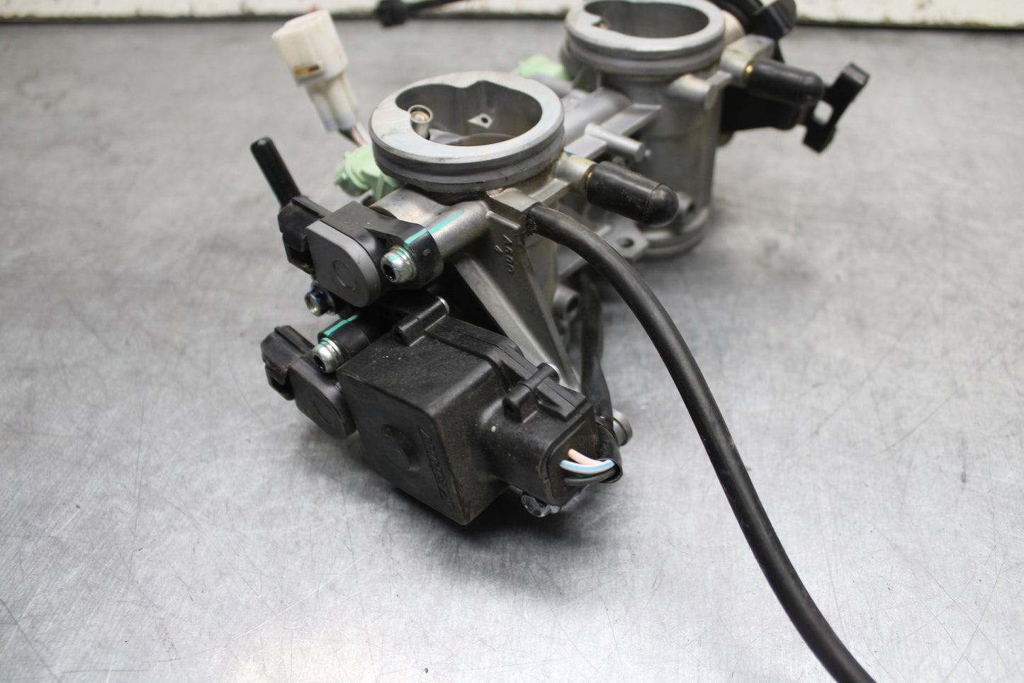 18-24 KAWASAKI NINJA 650 MAIN FUEL INJECTORS / THROTTLE BODIES BB725