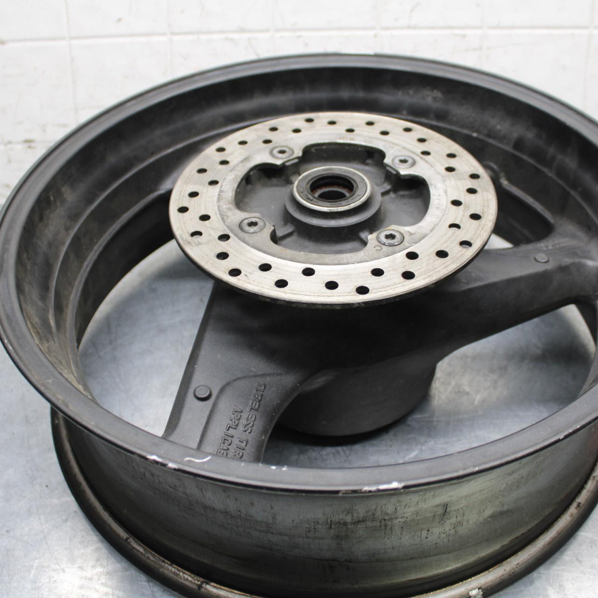 2000 Honda CBR600F4 REAR WHEEL AND ROTOR BACK BRAKE DISC 43251-MEE-000 BB552