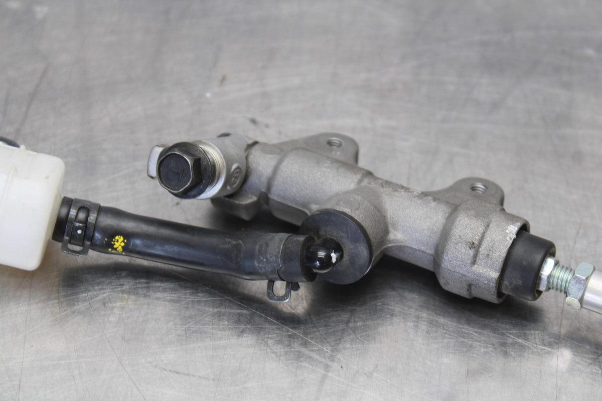 17 YAMAHA YZF R6 REAR BACK BRAKE MASTER CYLINDER W RESERVOIR BB922