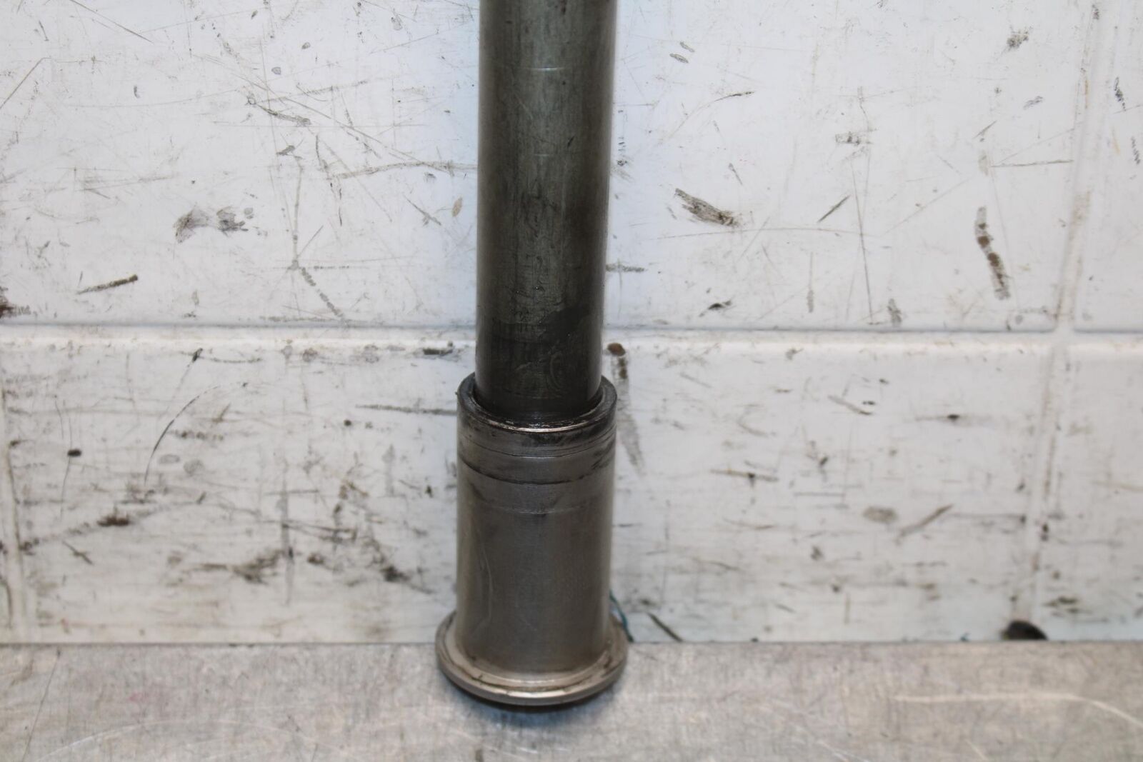 2001 Suzuki GSXR750 FRONT WHEEL RIM AXLE BOLT 54711-35F00 54711-35F10  BB553