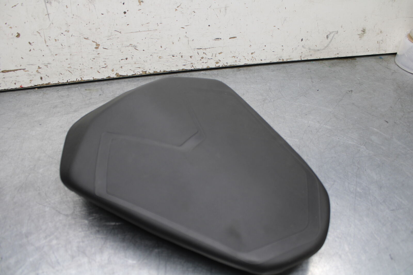 17-24 KTM 390 DUKE REAR BACK PASSENGER TANDEM SEAT PAD SADDLE PILLION BB734