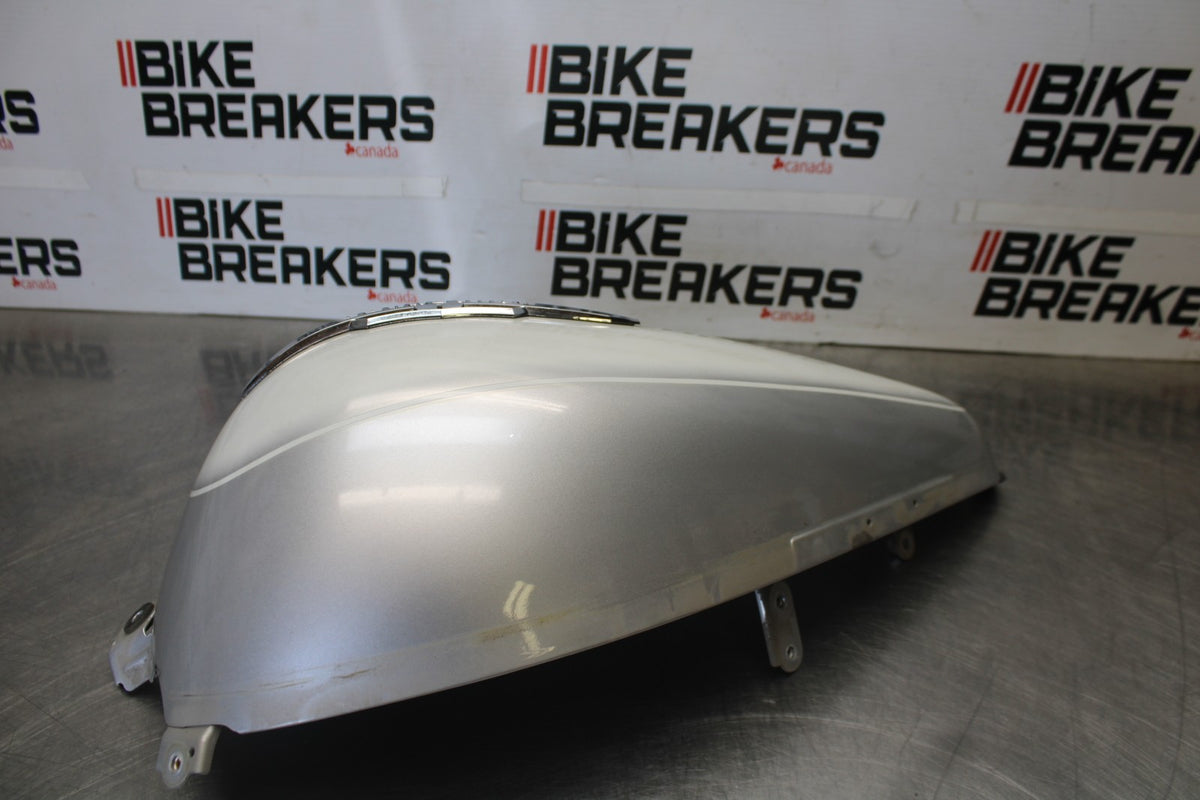 05-09 SUZUKI BOULEVARD C90 RIGHT GAS TANK COVER TRIM PANEL COWL  BB918
