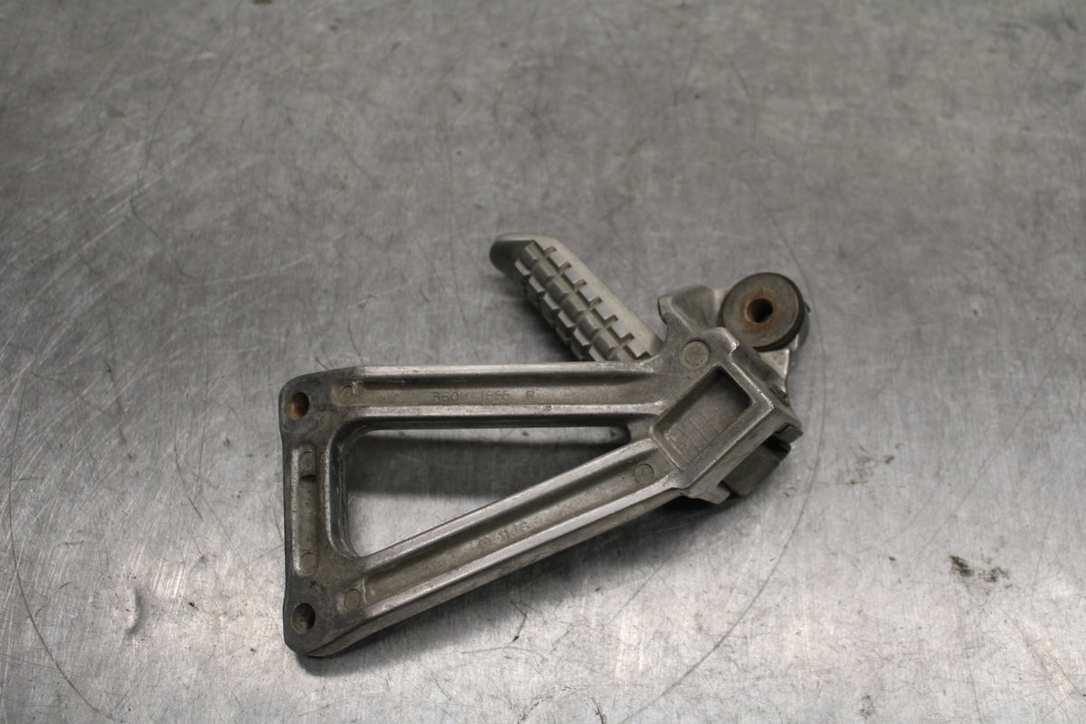 93-94 KAWASAKI NINJA ZX7R REAR BACK PASSENGER PEG SET PAIR BB122
