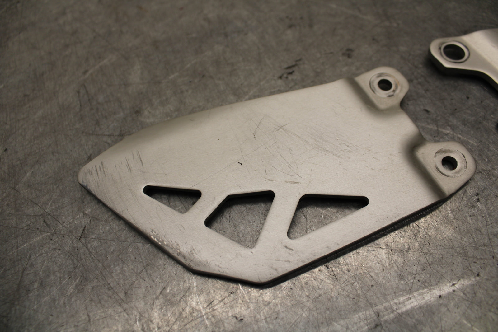 16 KAWASAKI NINJA ZX10R RIGHT LEFT PAIR HEEL GUARD COVER  BB650