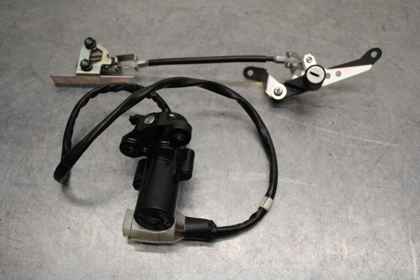 15-17 YAMAHA YZF R3 IGNITION LOCK SET AND SEAT LOCK BB651