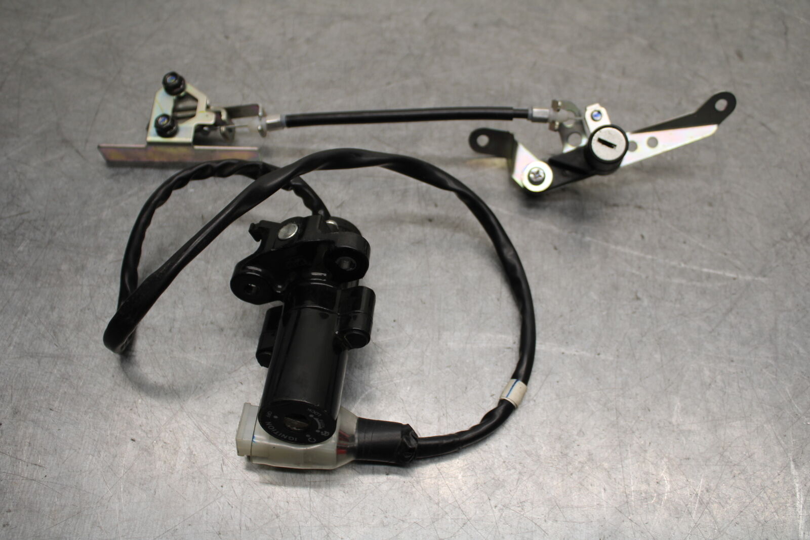 15-17 YAMAHA YZF R3 IGNITION LOCK SET AND SEAT LOCK BB651