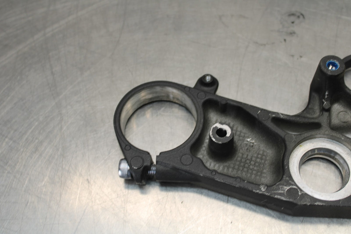 17 YAMAHA YZF R6 FORKS UPPER TRIPLE TREE CLAMP BB922