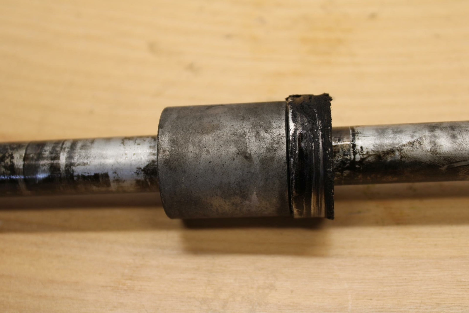 97-04 SUZUKI MARAUDER 800 REAR AXLE BACK WHEEL RIM PIVOT BOLT AXEL BB312