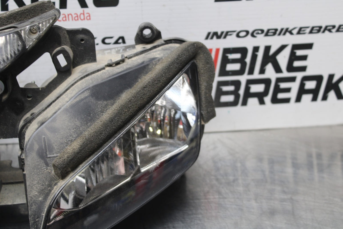 08 HONDA CBR125R FRONT HEADLIGHT HEAD LIGHT LAMP BB839