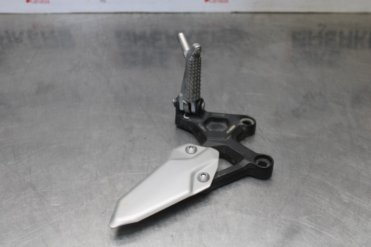 23-26 KAWASAKI NINJA ZX4RR LEFT REARSET REAR SET DRIVER FOOT PEG REST STOP BB898